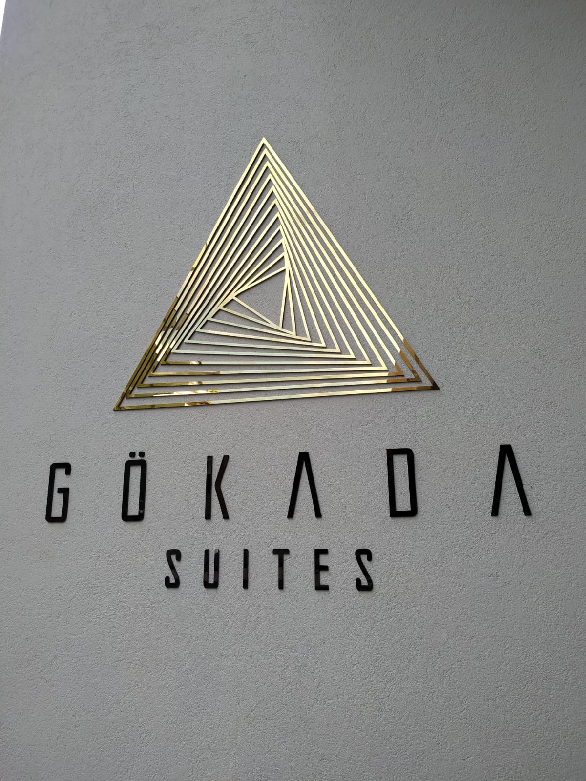 Bina Giriş Yazısı Gökada Suites