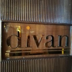 Divan Sign