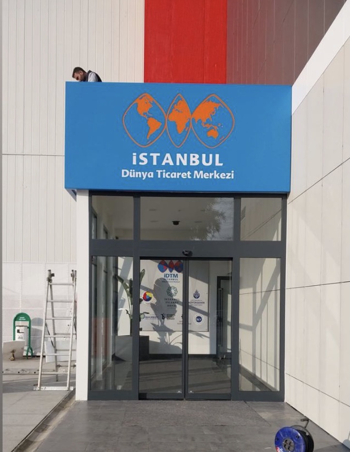 İstanbul Dünya Ticaret Merkezi Giriş Yazısı